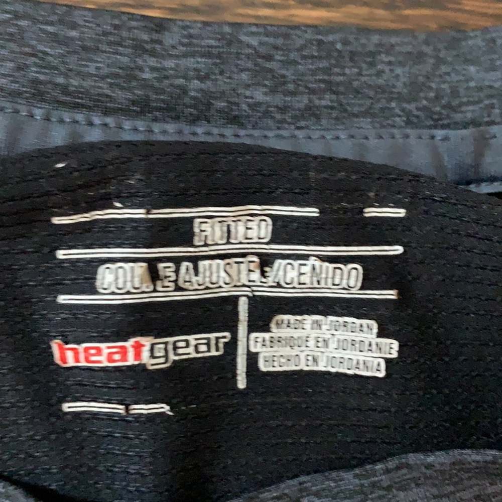 Under Armour Fitted HeatGear Shirt - Medium - Picture 3 of 6